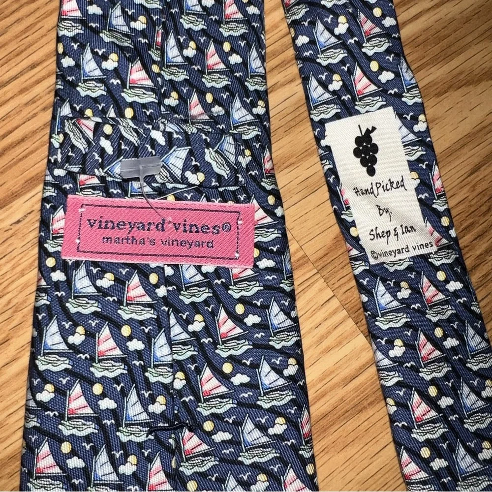 Vineyard Vines blue and pink Sailboat 100% Silk Neck Tie‎